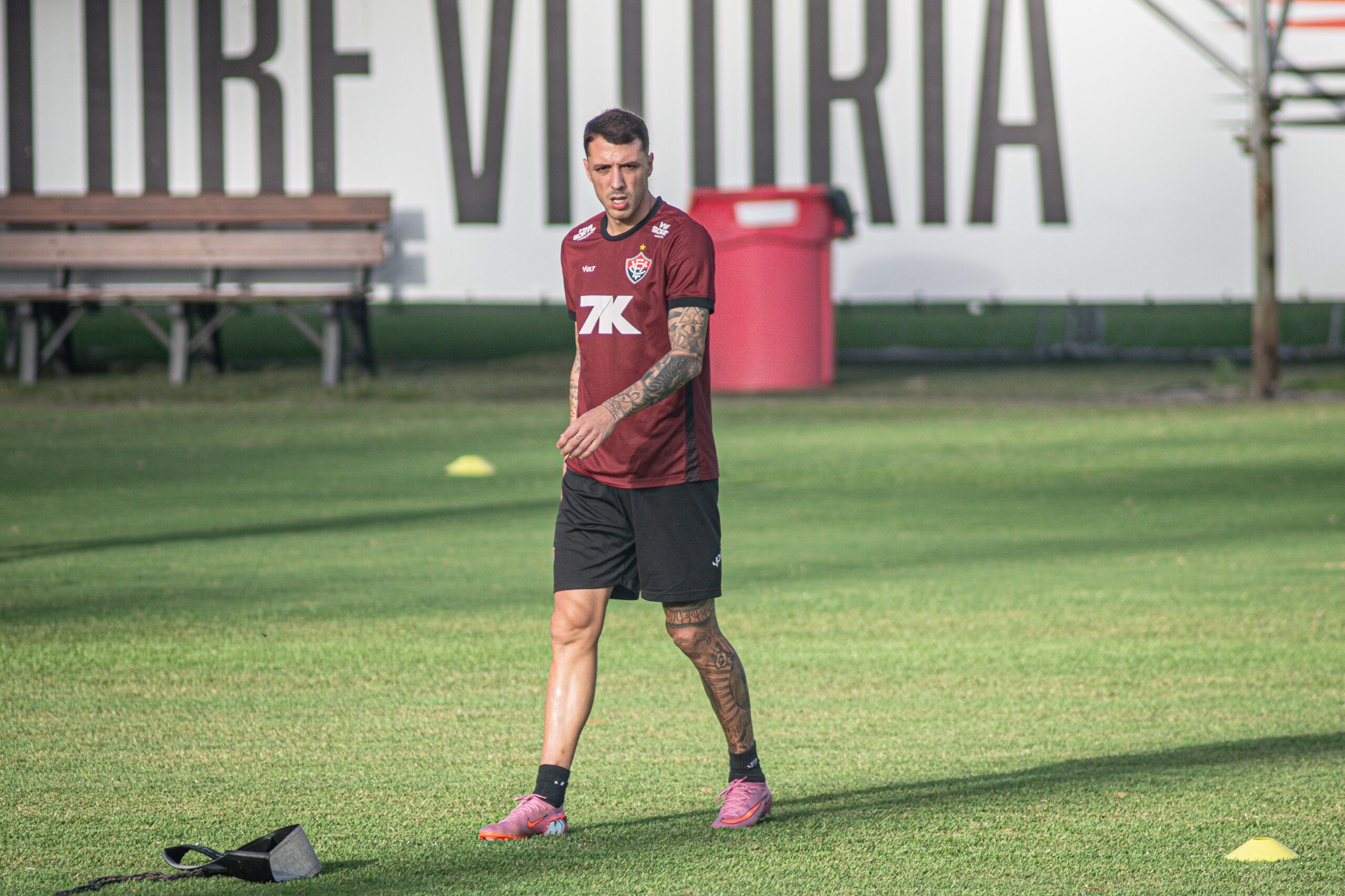 Contratações do Vitória para o segundo semestre de 2026: veja quem chega e quem vai embora