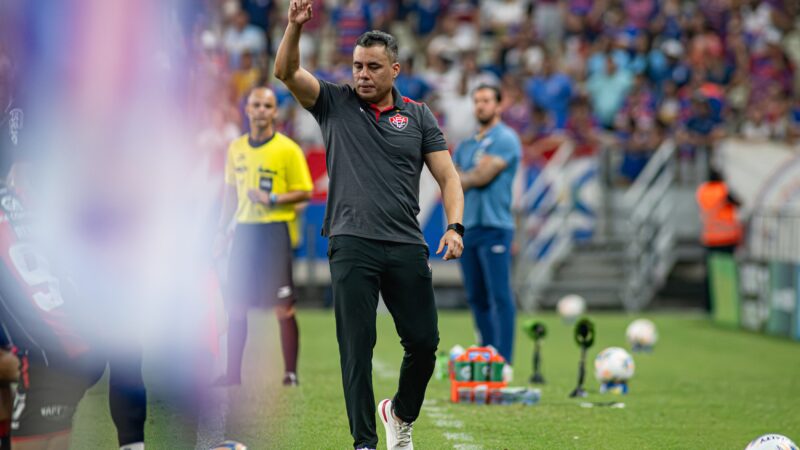 Jair Ventura celebra vantagem do Vitória em final contra o Fortaleza e elogia: “Banco resolveu”