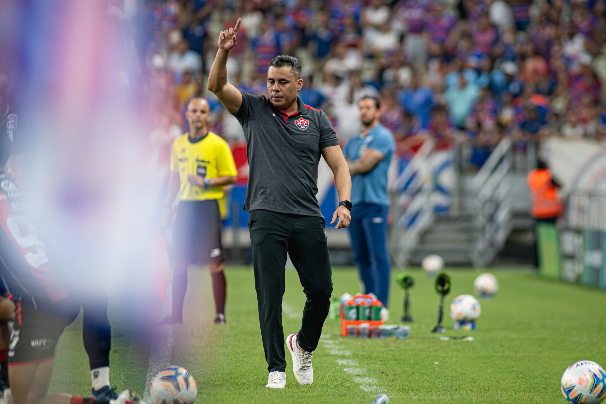 Jair Ventura celebra vantagem do Vitória em final contra o Fortaleza e elogia: “Banco resolveu”