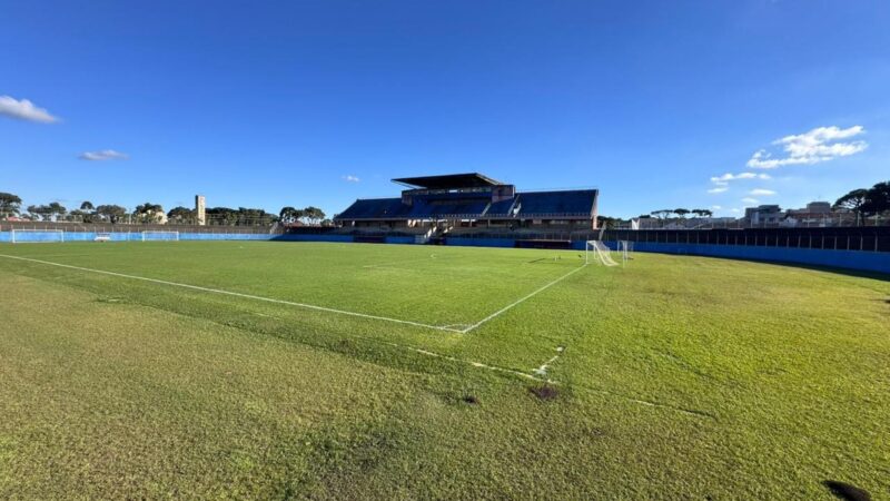 Estádio de Curitiba onde Romário perdeu pênalti pelo Flamengo terá futebol profissional após 13 anos