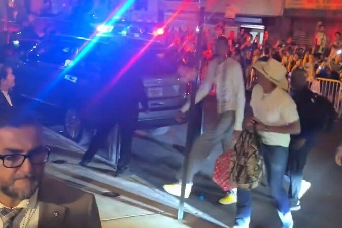 Torcedores dos Knicks arremessam objetos em Wembanyama após virada sobre os Spurs; veja