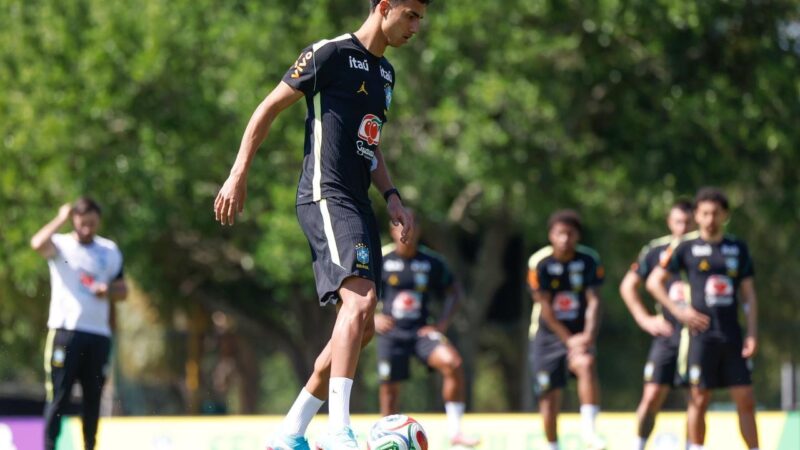 Na pré-lista da Seleção, Vitor Reis segue rotina de treinos nas férias antes de voltar ao Manchester City