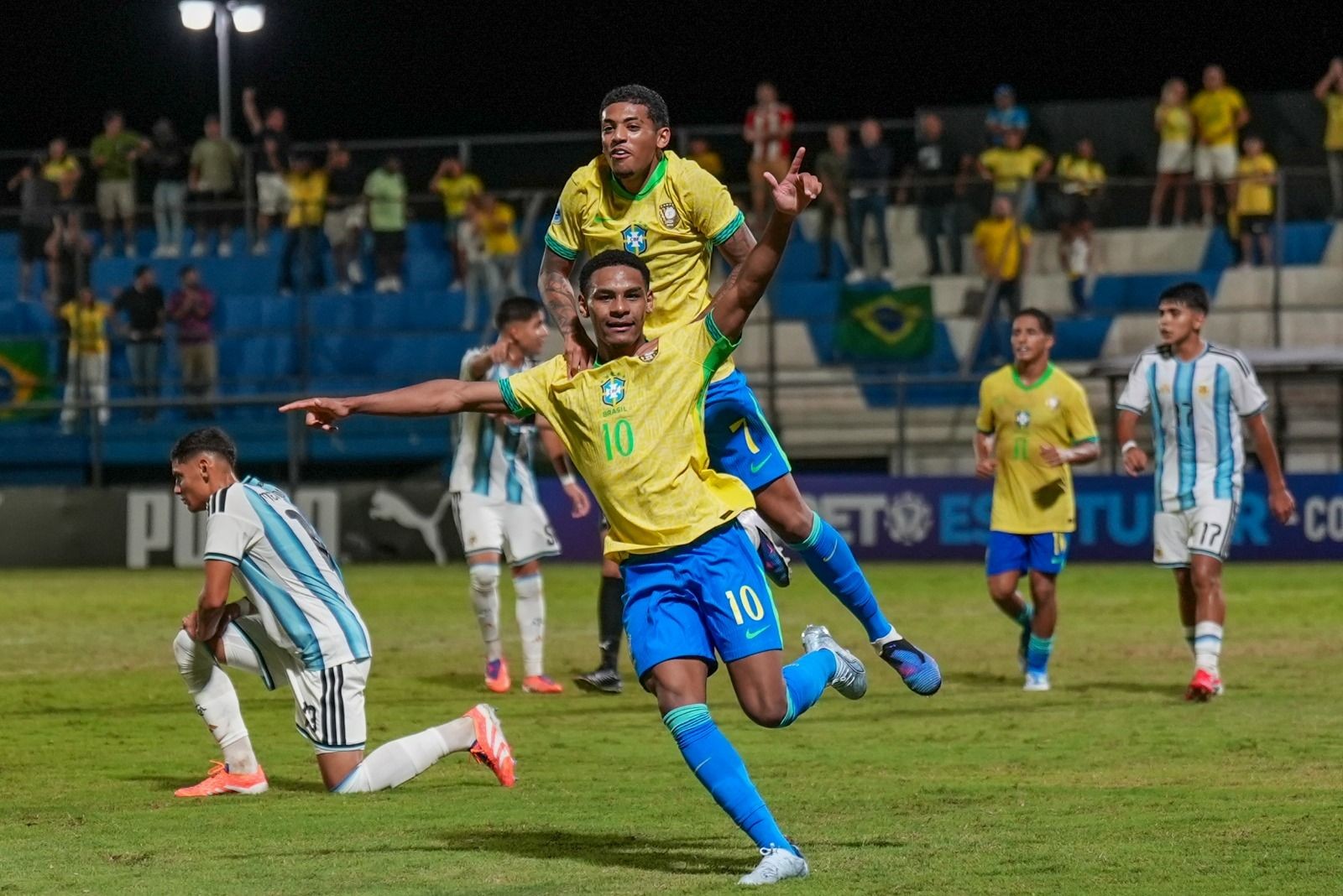 Fifa acata punição a Eduardo Conceição, do Palmeiras, mas Conmebol diminui gancho