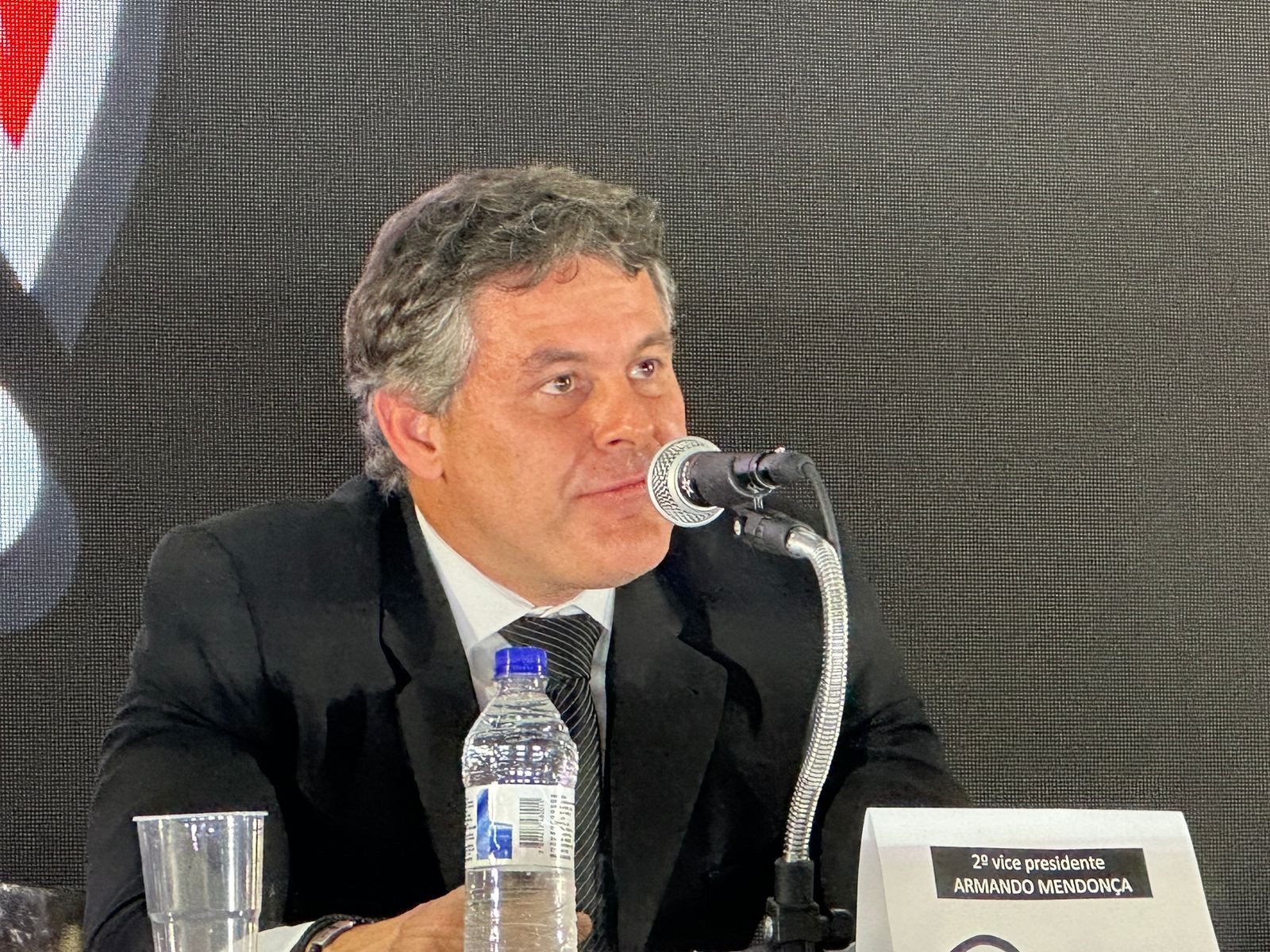 Sócios e conselheiros protocolam pedido de impeachment de vice-presidente do Corinthians