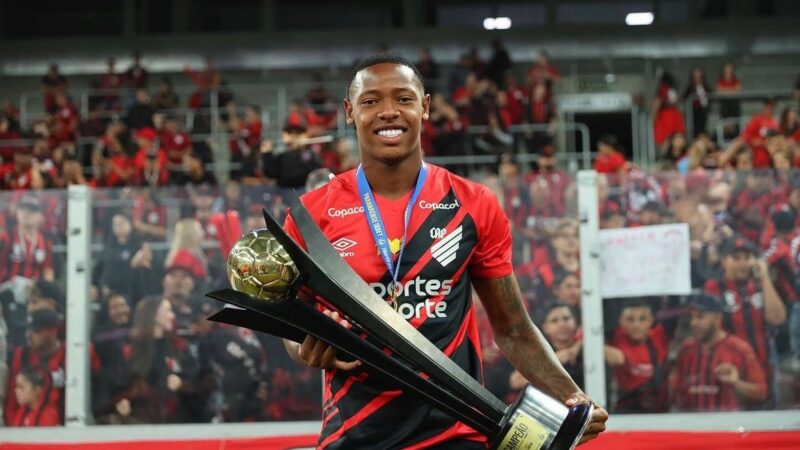 Zagueiro Marcão não renova com o Athletico e fecha com time dos Emirados Árabes