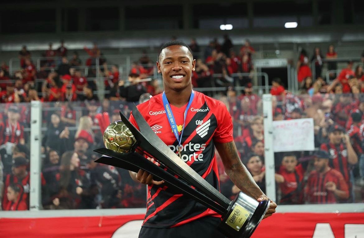 Zagueiro Marcão não renova com o Athletico e fecha com time dos Emirados Árabes