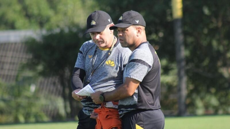 Aléssio Antunes, auxiliar de Cláudio Tencati, deixa o Botafogo-SP