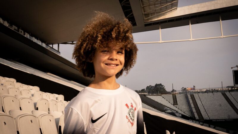 Família indica saída de Lucas Flora do Corinthians; clube quer reunião para decidir futuro