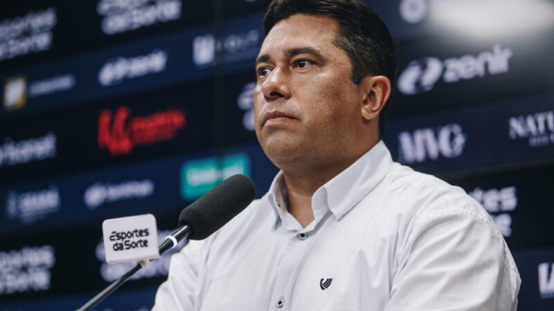 Presidente do Ceará desabafa sobre política no clube: “Fui eleito pela democracia”