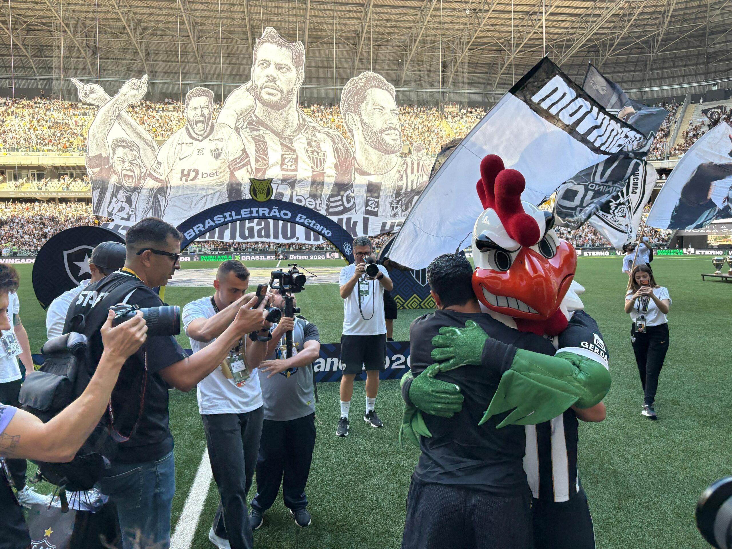Atlético-MG volta aos treinos com reforço, saídas e indefinições