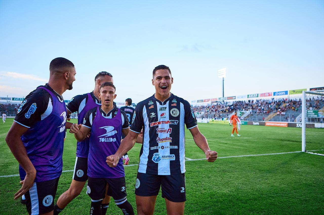 Alex Bruno comenta propostas de outros clubes e explica lesão que o tirou do último jogo do ASA