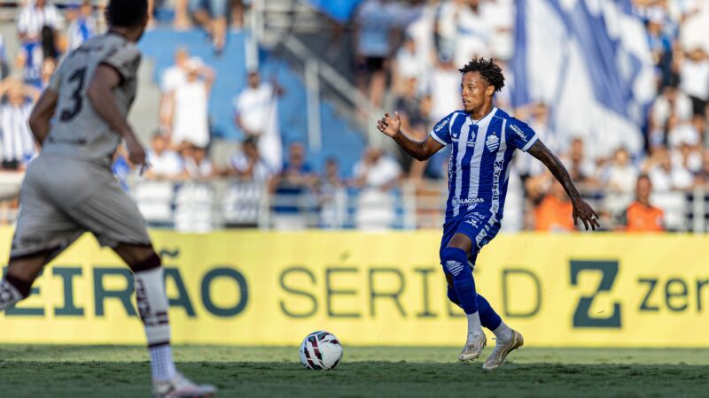 Ceará acerta com atacante Rian Santana, do CSA