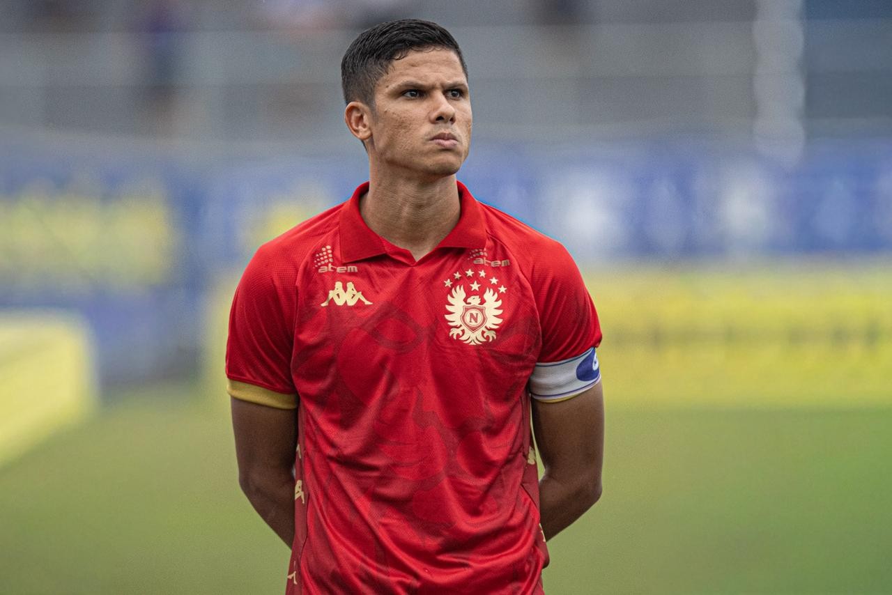 Erick Varão lamenta chances perdidas e perda da liderança de grupo: “Pensar no próximo jogo”