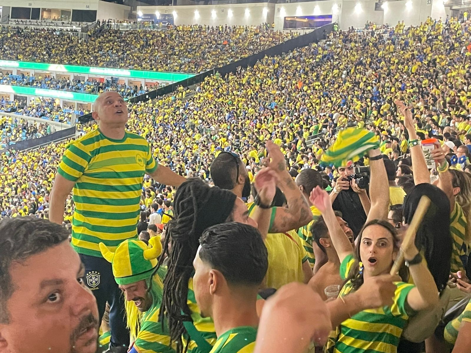 Dentro da bateria: boa noite de Rayan une Maracanã, e torcida avisa que “Copa do Mundo é guerra”