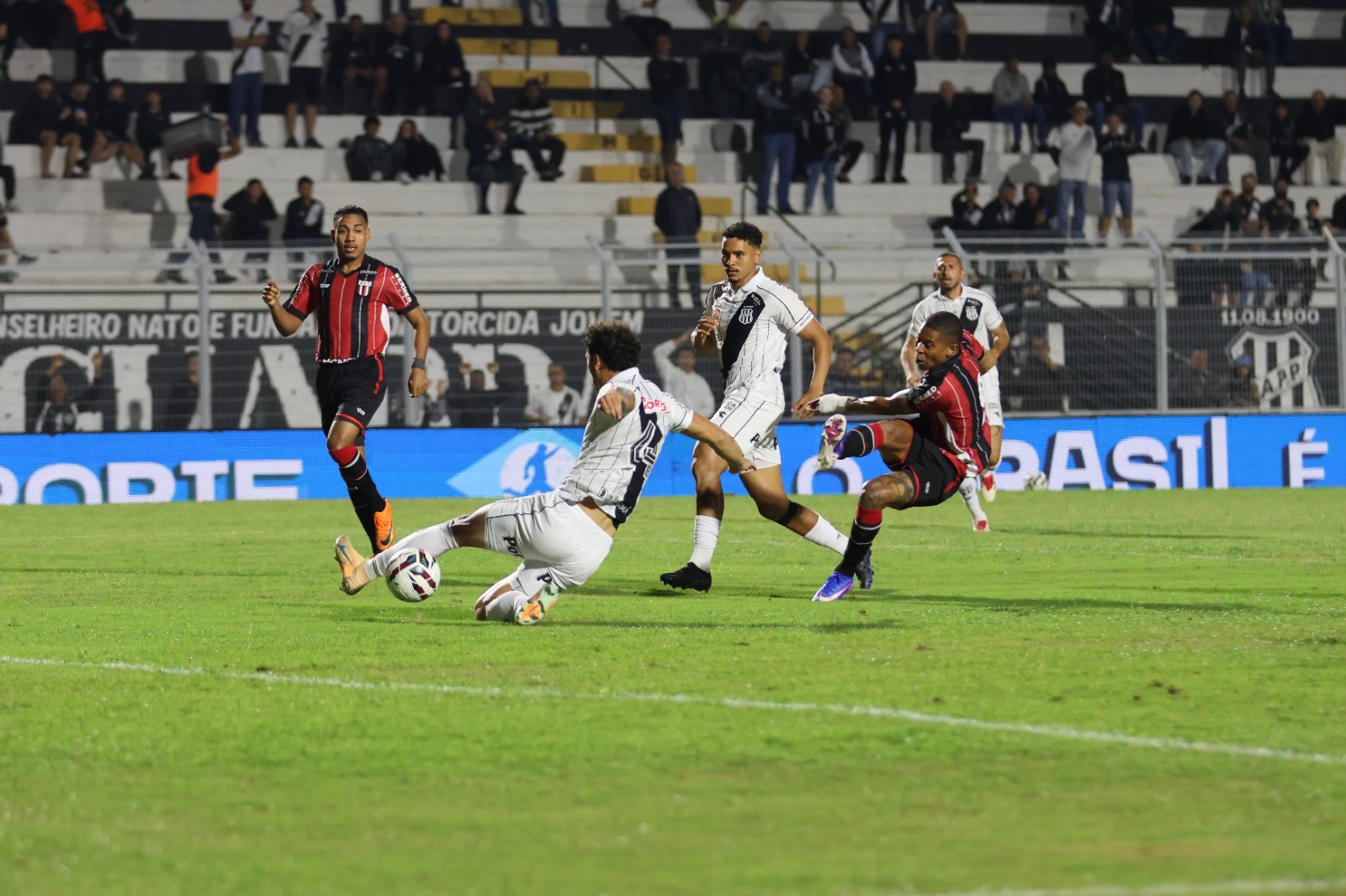 Botafogo-SP esbarra em falta de pontaria e lamenta empate com Ponte em Campinas
