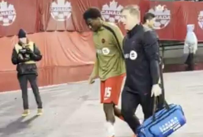 Preocupa para a Copa? Zagueiro do Nice volta após oito meses, mas sai mancando com 30 minutos de jogo