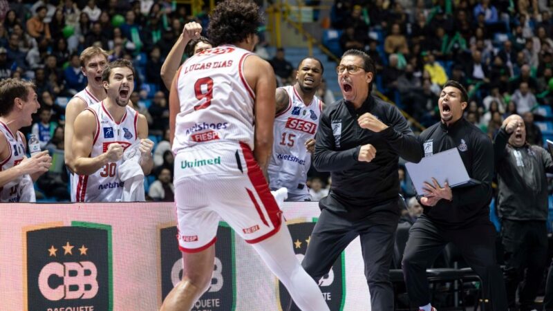 Franca bate Pinheiros em fim emocionante, abre 2 a 0 e fica a uma vitória do penta no NBB