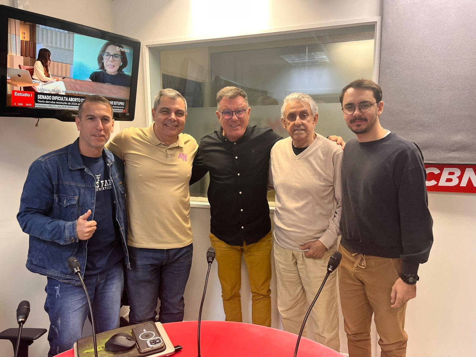 “Não estamos pensando em ganhar dinheiro com o Figueirense”, diz Edson Silva após vitória pela SAF