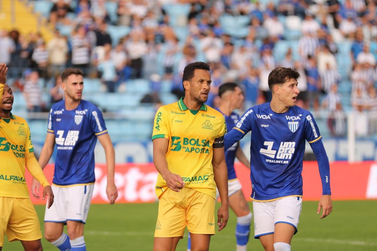 Capitão do Criciúma enfatiza busca por não sofrer gols: “A gente se cobra bastante”