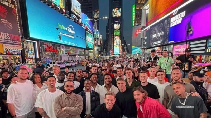 Seleção da Holanda visita a Times Square antes da Copa do Mundo