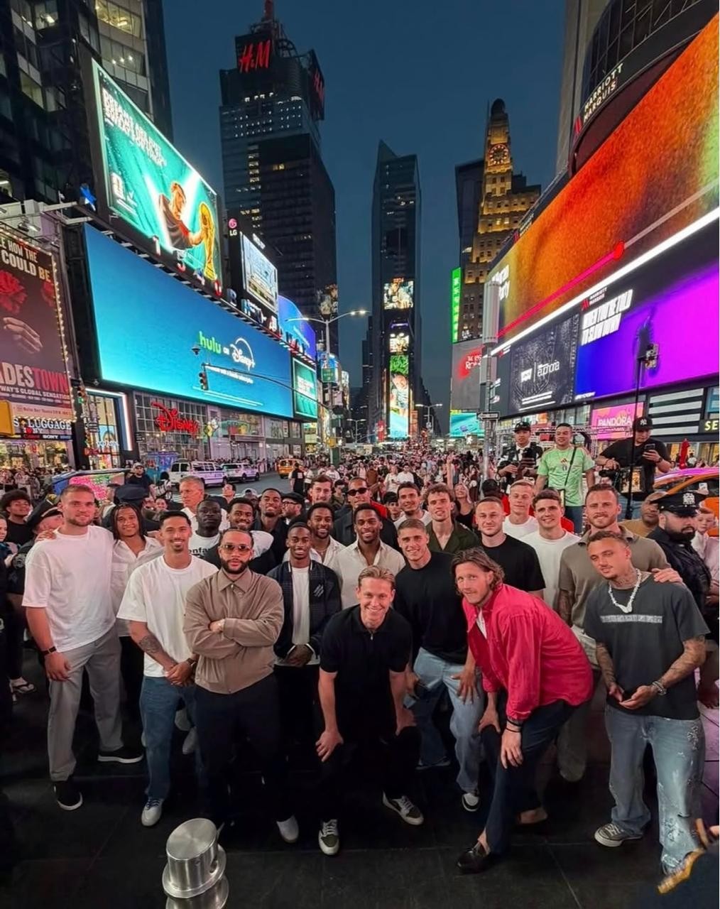 Seleção da Holanda visita a Times Square antes da Copa do Mundo