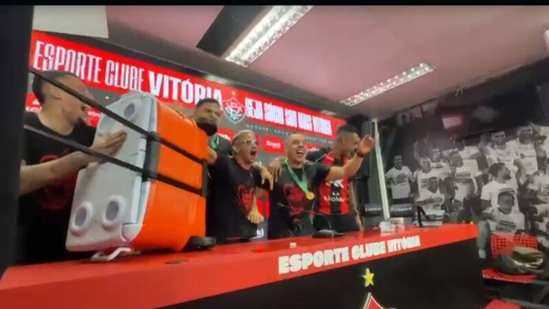 Jair Ventura comemora primeiro título com o Vitória e avisa: “A gente quer mais”