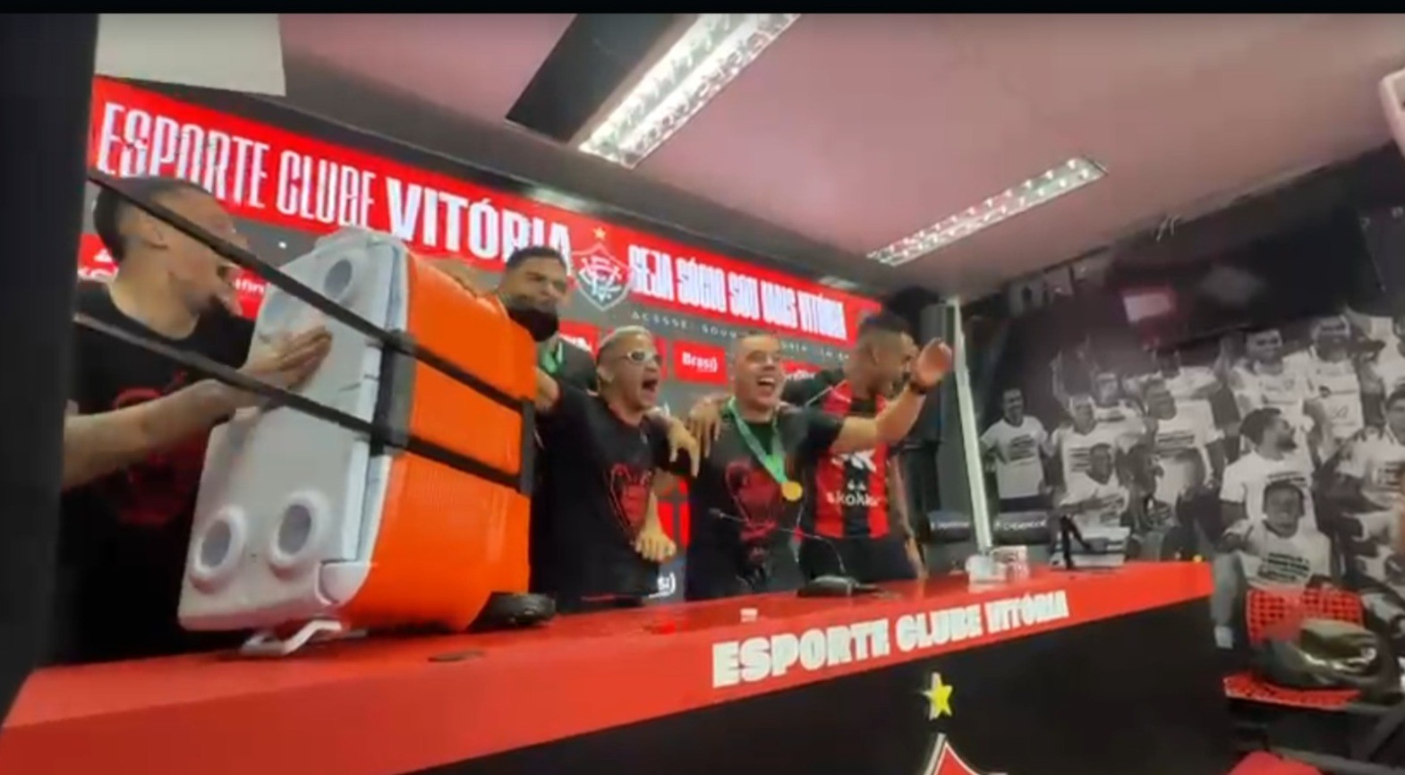 Jair Ventura comemora primeiro título com o Vitória e avisa: “A gente quer mais”