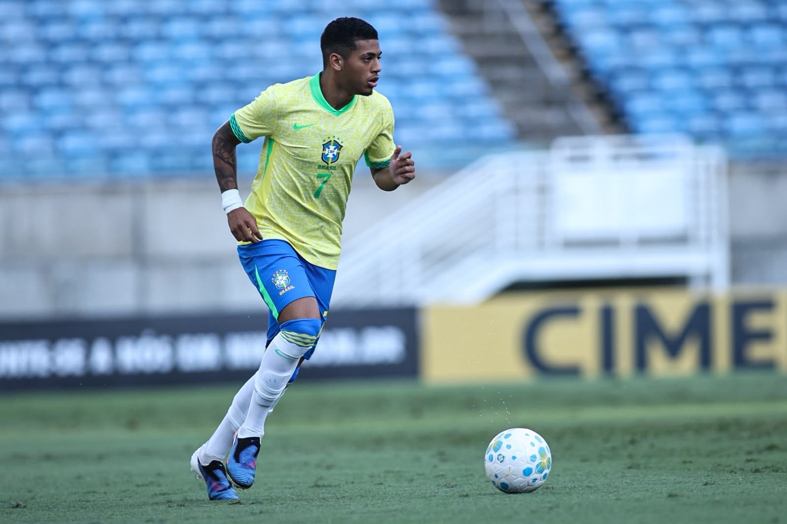 Com golaço de falta, Brasil sub-17 goleia EUA em amistoso em Natal