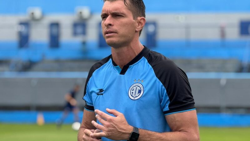 Thiago Gomes enxerga evolução no Confiança, mas cobra maior eficiência do ataque
