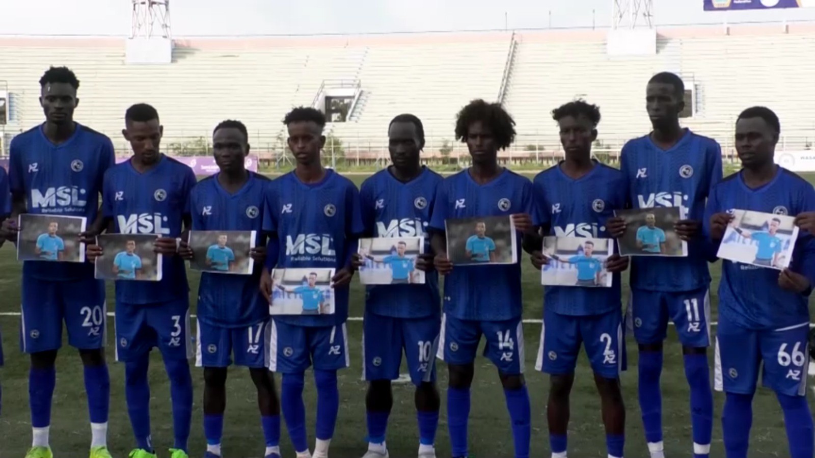 Árbitro impedido de apitar a Copa do Mundo é homenageado em jogo na Somália; veja