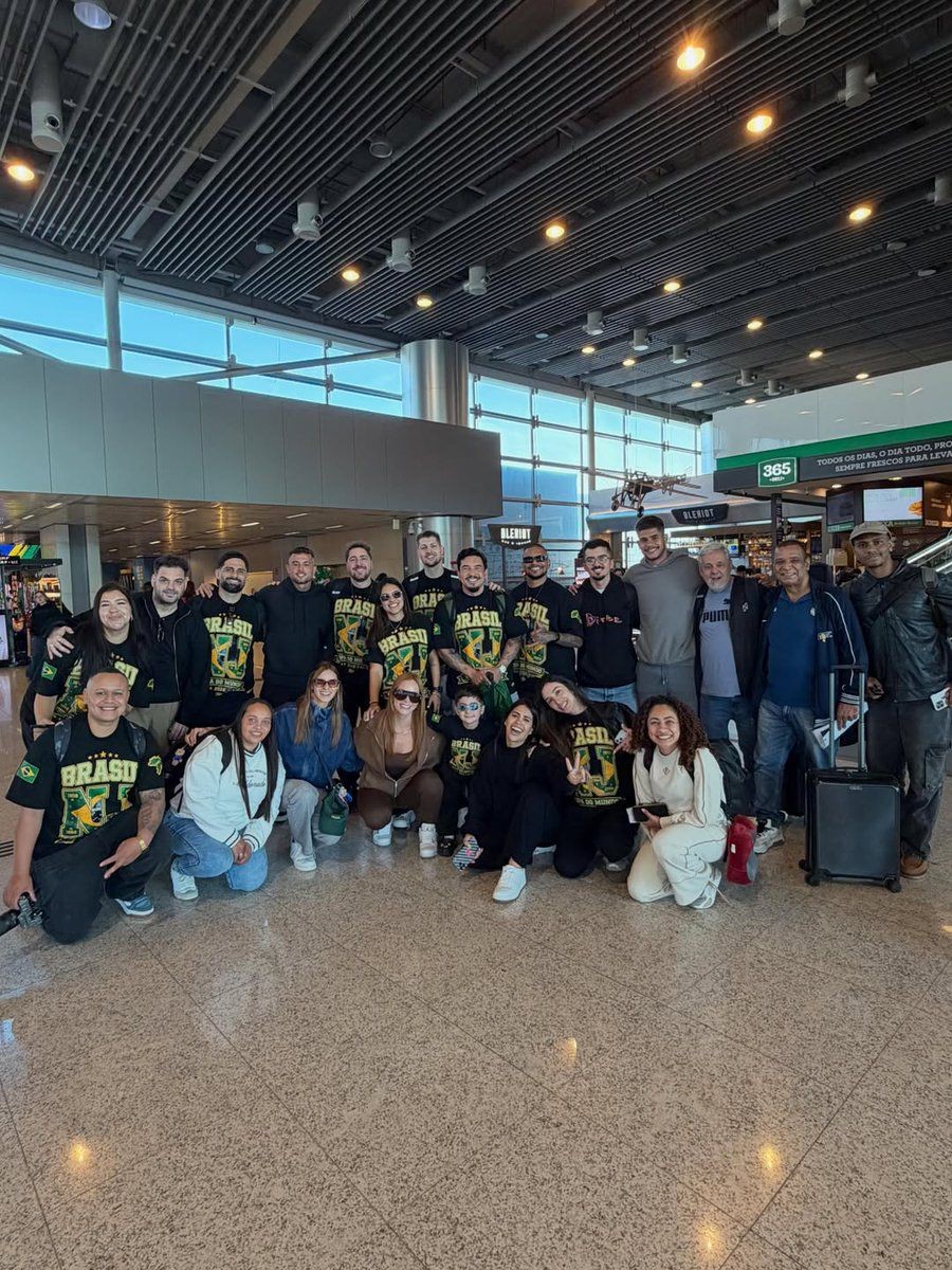 Caravana Neymar: familiares e amigos do atacante da Seleção registram embarque para Copa