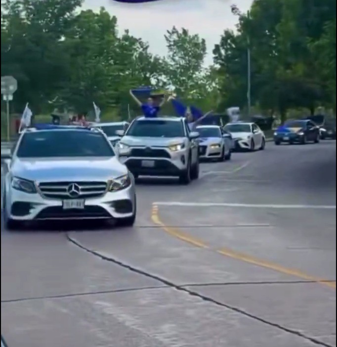 Torcedores da Bósnia fazem carreata nas ruas de Toronto antes de estreia na Copa; vídeo