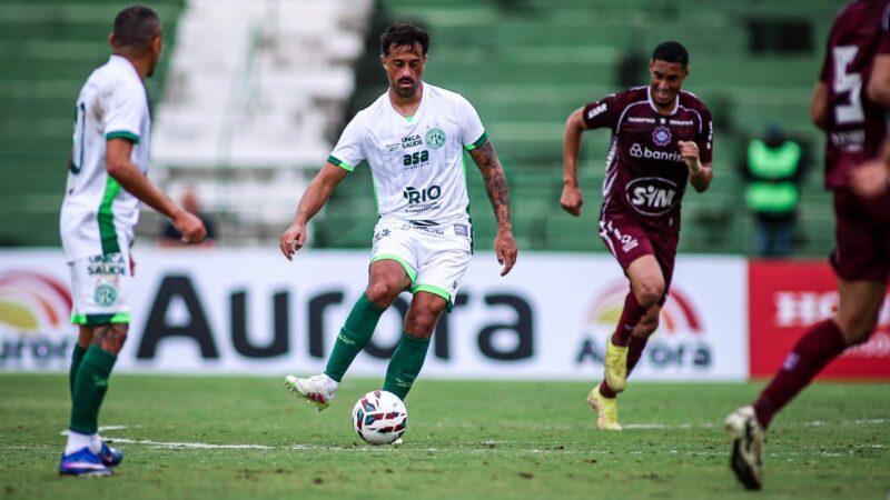 Willian Farias e Maurício Antônio levam o terceiro amarelo e vão cumprir suspensão no Guarani