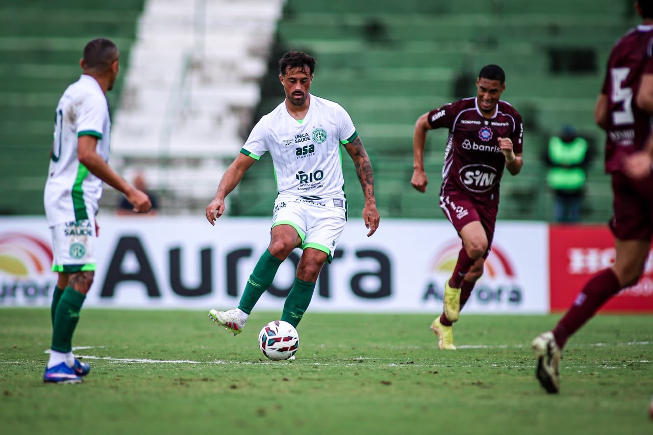 Willian Farias e Maurício Antônio levam o terceiro amarelo e vão cumprir suspensão no Guarani