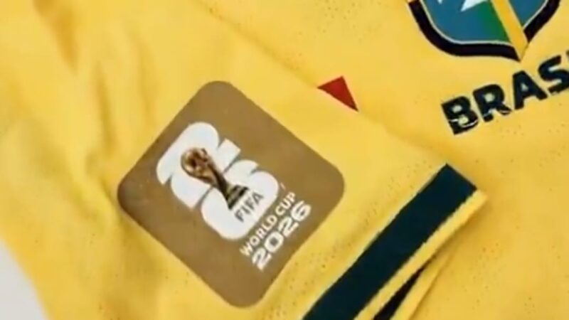 Seleção estreia patch dourado em uniforme na Copa; entenda significado