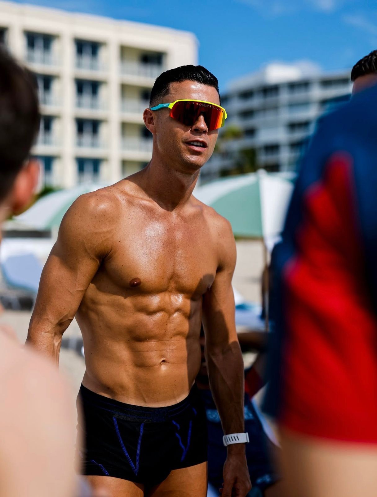 Tá calor aí? Cristiano Ronaldo mostra o shape em registro de sunga nos EUA