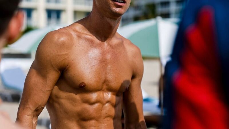 “Olha para o corpo que ele tem com 41 anos, o que ele faz…”, diz James sobre Cristiano Ronaldo
