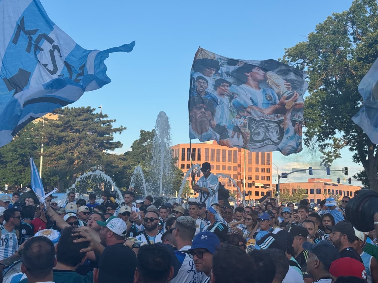 Argentinos agitam Kansas City com “banderazo” na véspera da estreia na Copa