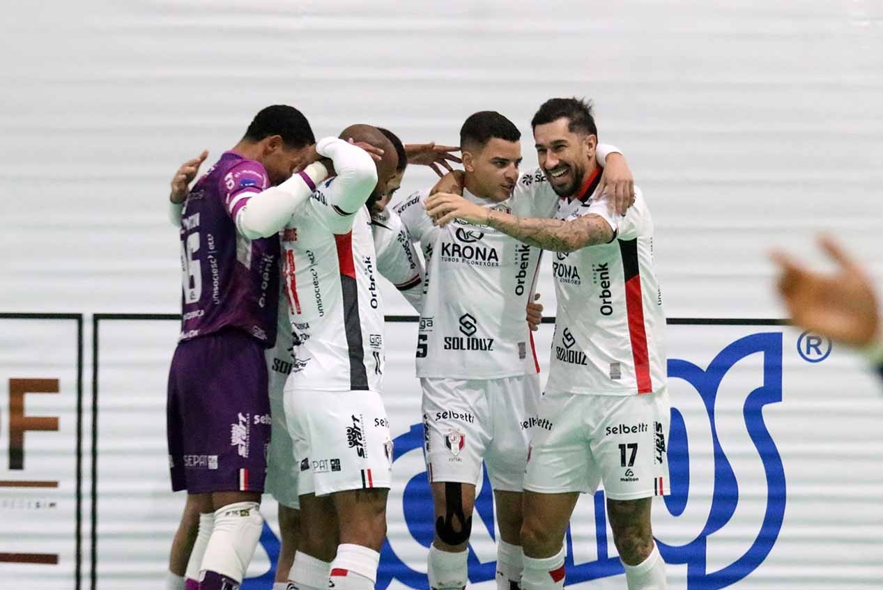 Em partida de 10 gols, Joinville busca empate com o São Lourenço no fim