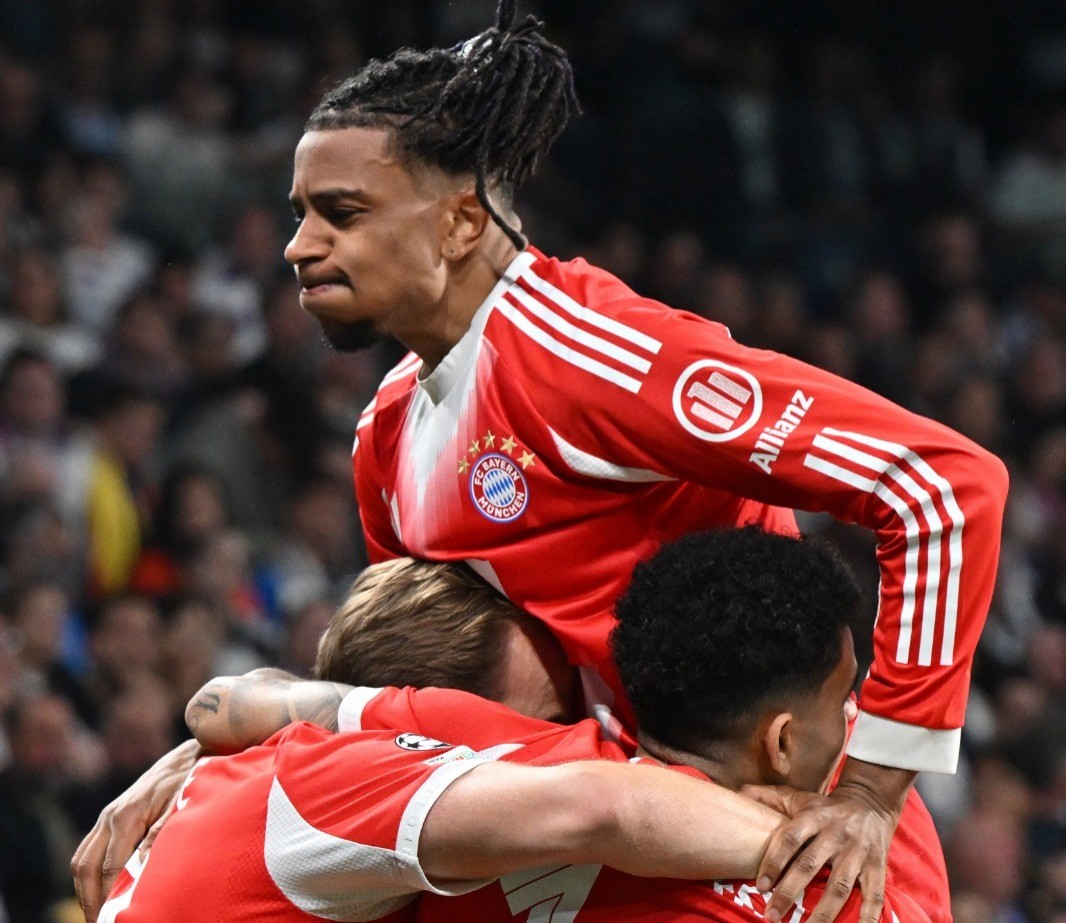Kane, Olise e Luis Díaz: trio do Bayern abre a Copa em alta e acirra disputa pela Bola de Ouro