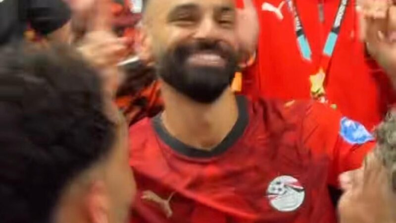 Com dancinha de Salah, seleção do Egito faz festa no vestiário após vitória inédita na Copa; veja vídeo