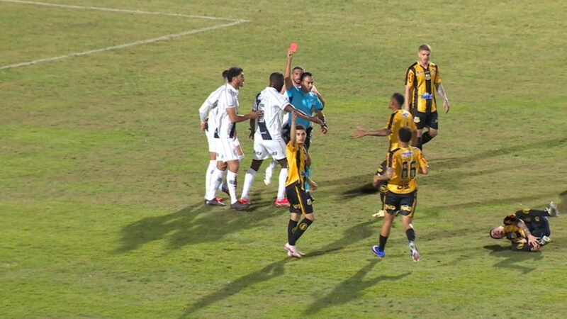 Emocional em xeque: Ponte sofre com expulsão pelo quarto jogo seguido, e comissão liga alerta
