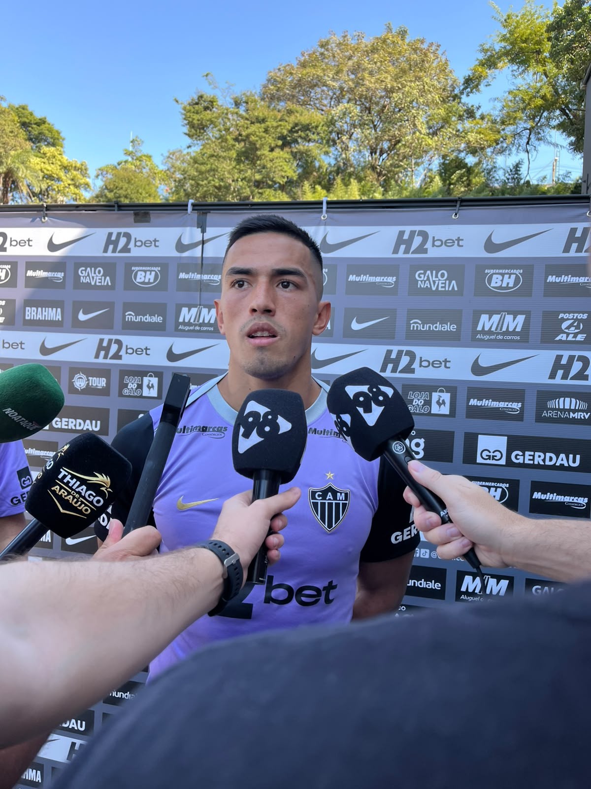 Cuello aceita papel de ‘coringa’ e revela conversa sobre mudança de posição no Atlético-MG
