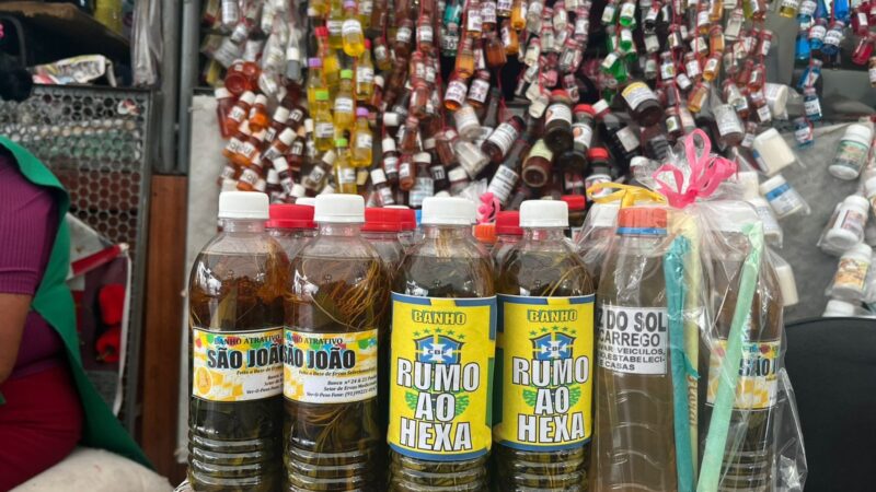 Rumo ao hexa: erveira do Ver-o-Peso lança banho de cheiro especial para apoiar a seleção brasileira