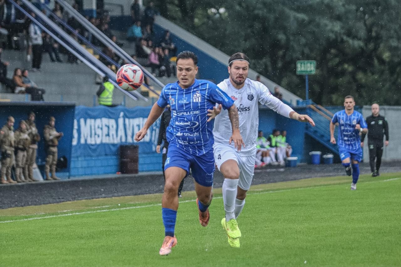 Guarani bate Caravaggio e encerra invencibilidade do Azulão