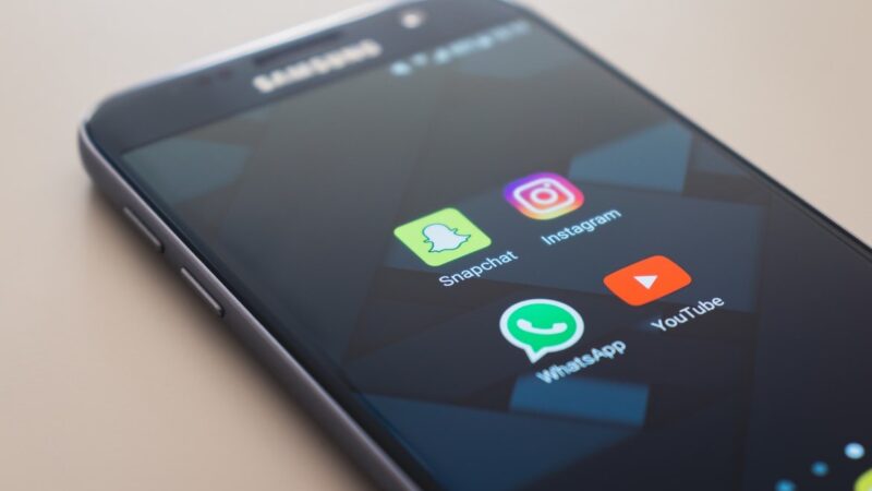 Emirados serão o primeiro país árabe a proibir redes sociais para menores de 15 anos