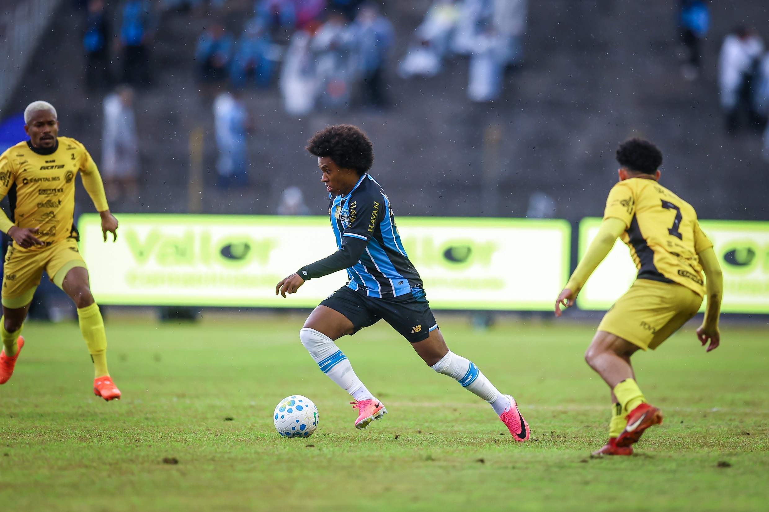 Análise: Grêmio se repete, e vitória de virada em amistoso apresenta velhos problemas sem solução