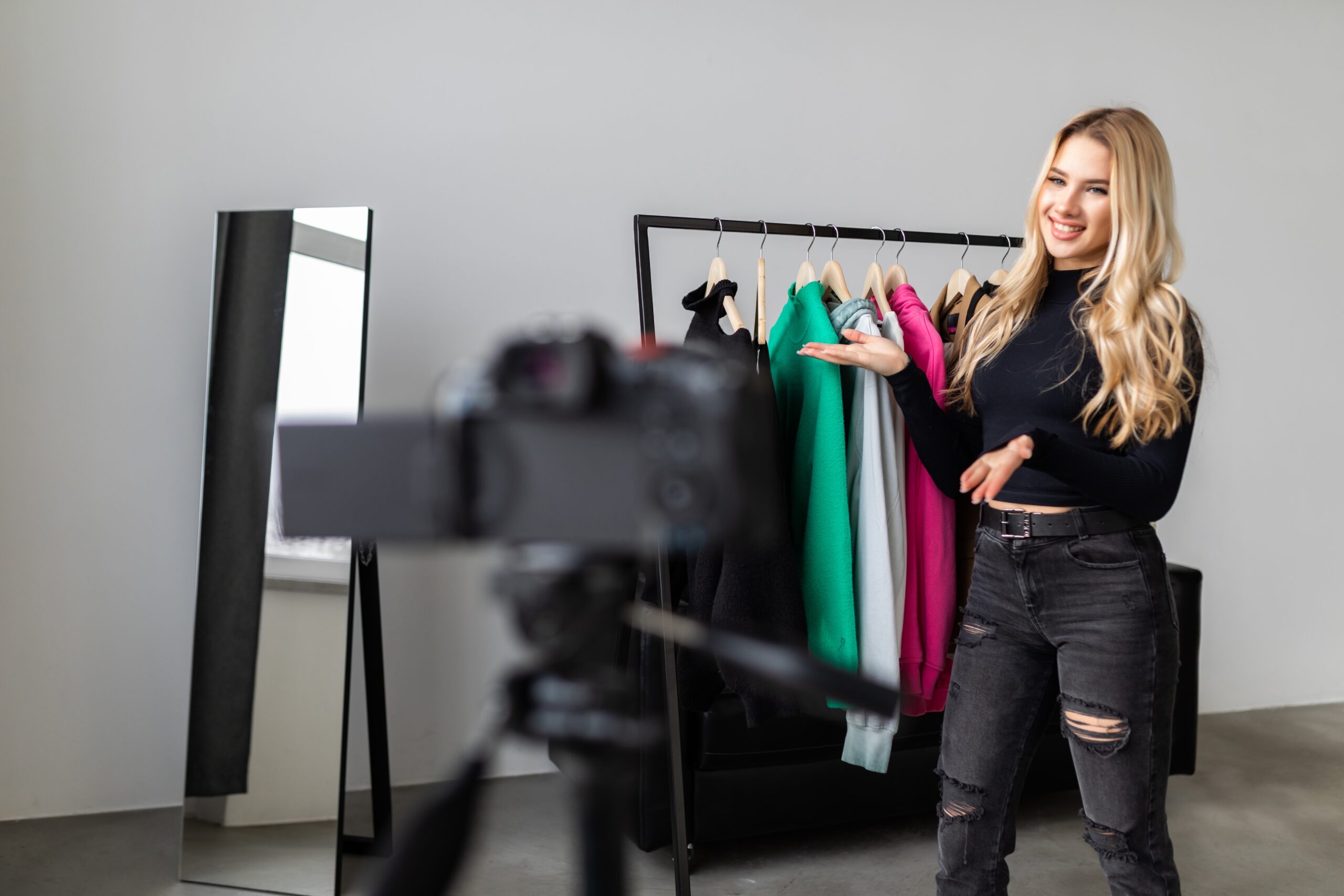 Live shopping: como transmissões ao vivo viraram estratégia para vender milhões