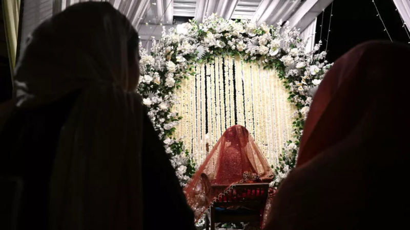 Entenda como prática de dotes de casamento provocou aumento de feminicídios na Índia