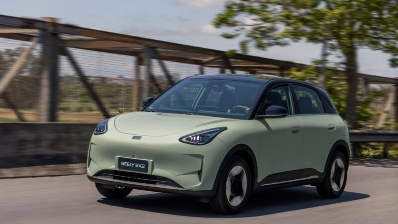 Geely EX2 é bom de dirigir e barato de manter, mas precisa corrigir 7 deslizes; VÍDEO